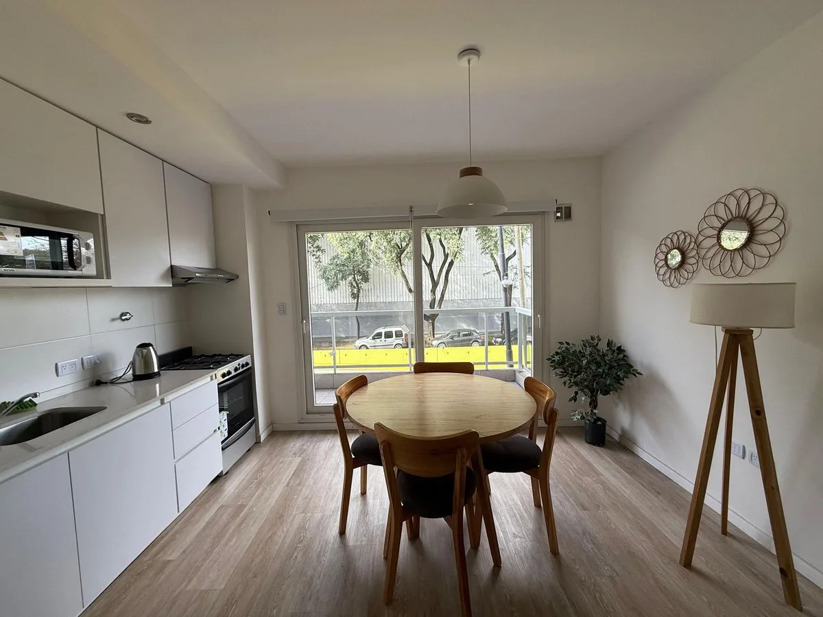 VENTA2 AMBIENTES CON PATIO Y BAULERA PARQUE CHAS foto 3