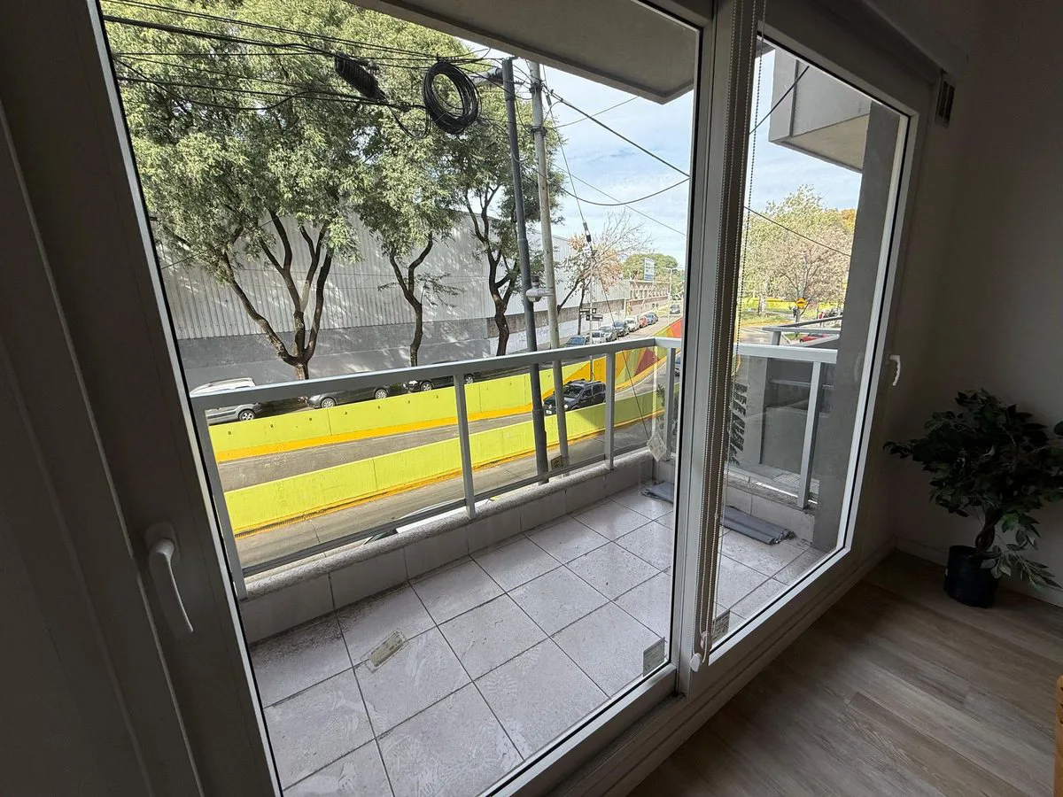 VENTA2 AMBIENTES CON PATIO Y BAULERA PARQUE CHAS foto 4