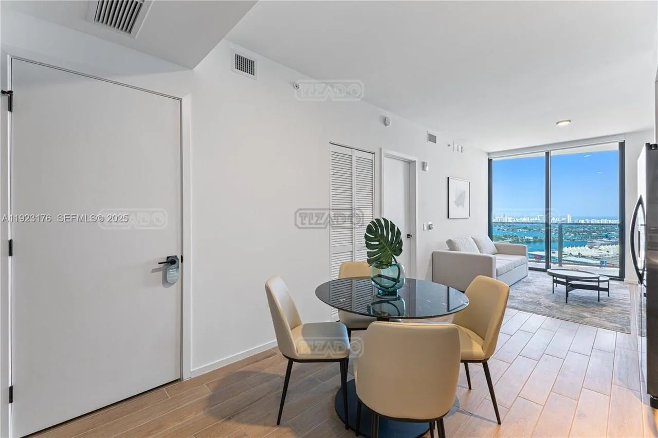 398 NE 5th St 300 foto 5