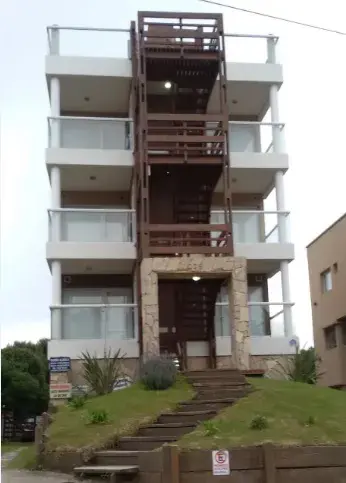 Excelente Departamento en Pinamar, a 30 mts del mar, con jardín y parrilla