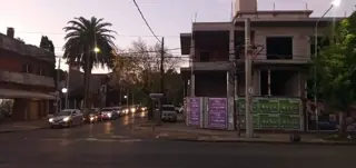CASTELAR VENTA DE 3 DEPARTAMENTOS + 6 LOCALES foto 4