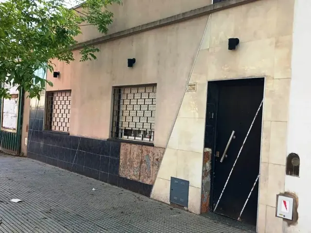 VILLA LUGANO DEPTO TIPO CASA PH EN VENTA 2 y 1/2 AMBIENTES PATIO LAVADERO EN PTA. BAJA SIN EXPENSAS