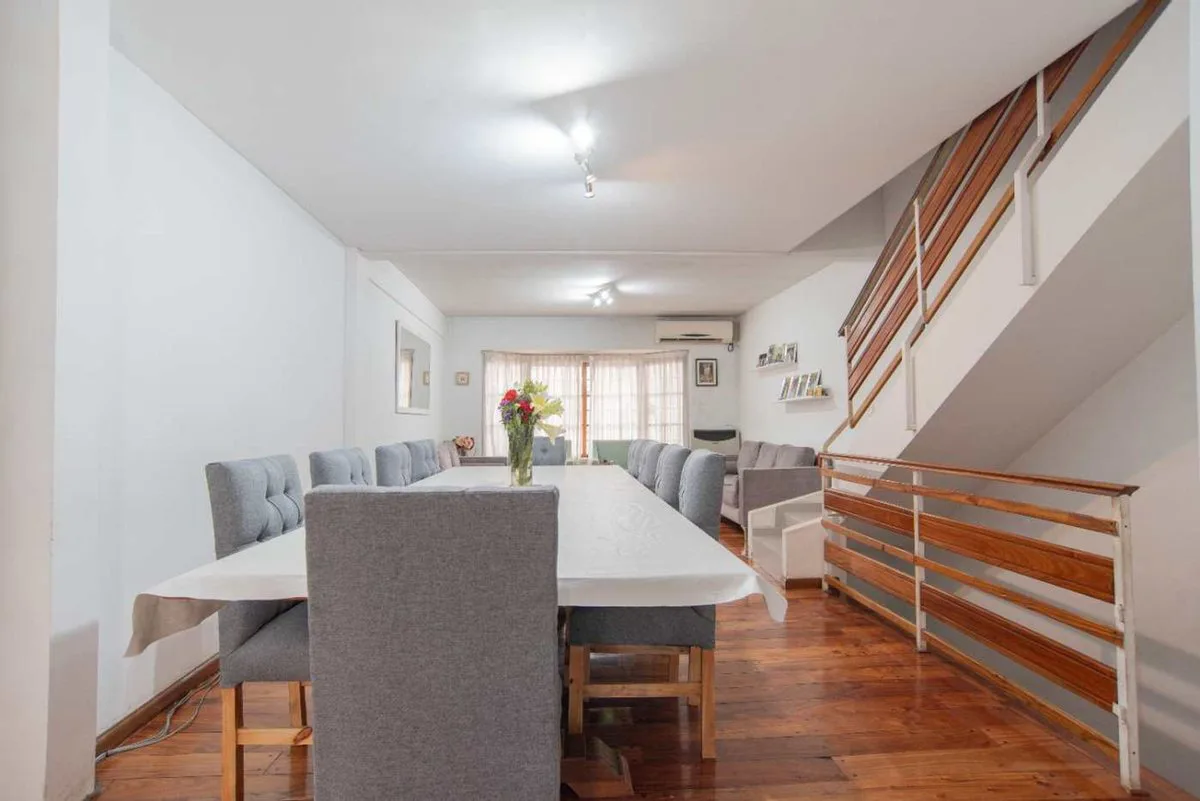 VENTA TRIPLEX COLEGIALES PILETA, QUINCHO, COCHERA foto 2