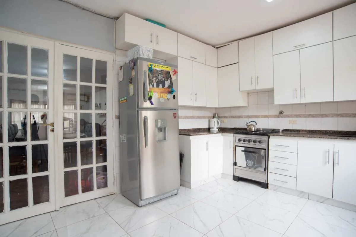 VENTA TRIPLEX COLEGIALES PILETA, QUINCHO, COCHERA foto 3