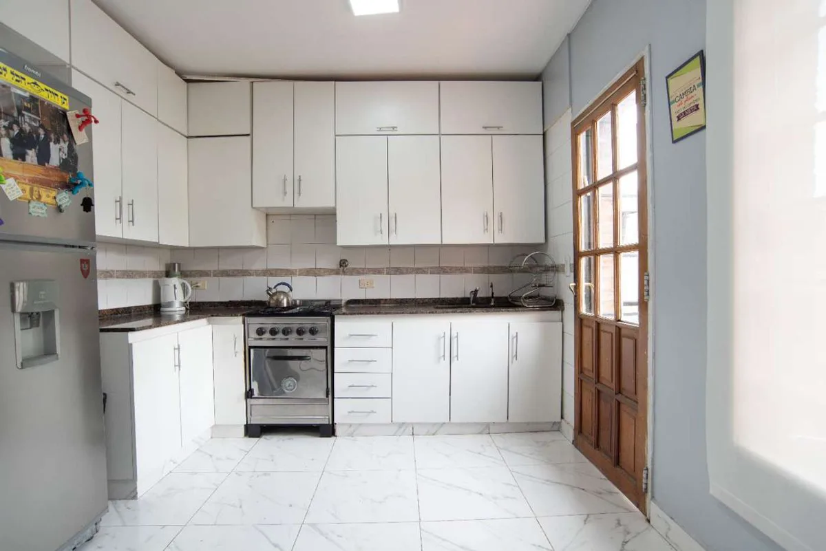 VENTA TRIPLEX COLEGIALES PILETA, QUINCHO, COCHERA foto 5