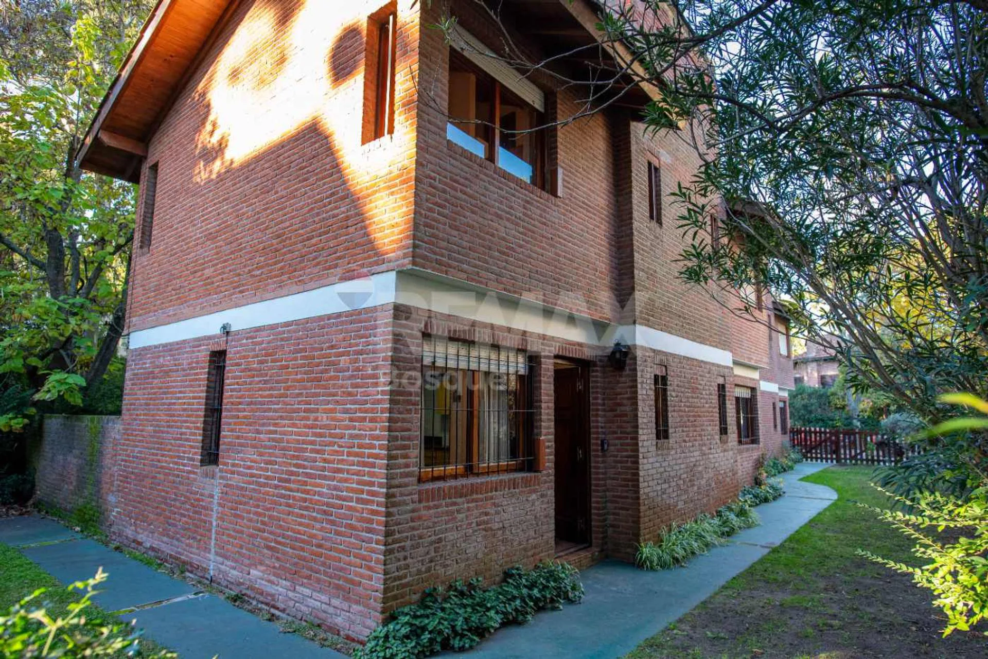 VENTA COMPLEJO DE DUPLEX EN PINAMAR - 4 UNIDADES foto 3