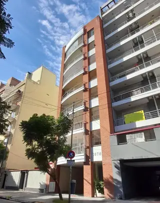 EXCELENTE PISO 4 AMBIENTES CON COCHERA foto 1