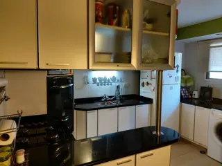EXCELENTE PISO 4 AMBIENTES CON COCHERA foto 4