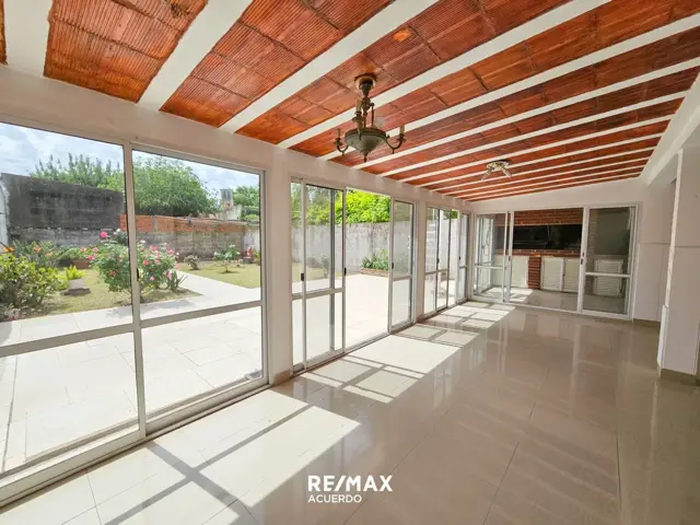CASA 2 AMB CON PATIO Y COCHERA SAN NICOLAS
