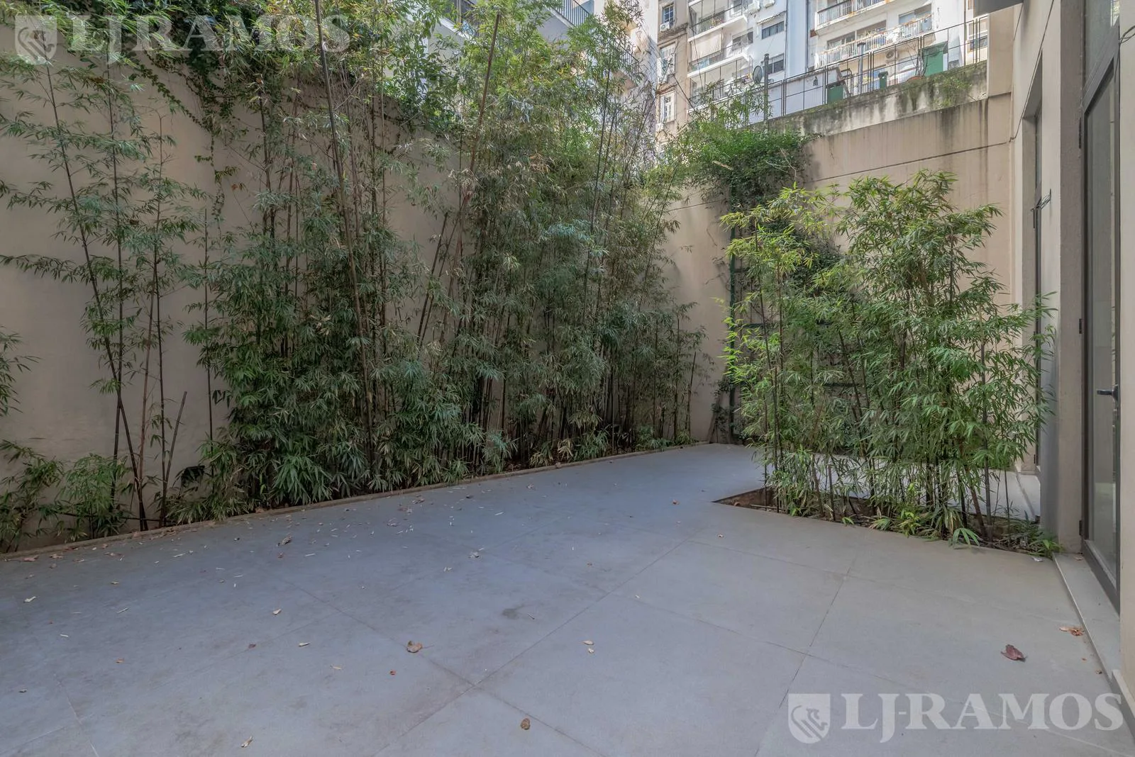 VENTA EN RECOLETA EXCLUSIVO LOFT CON PATIO A ESTRENAR - SEG 24 HS foto 4