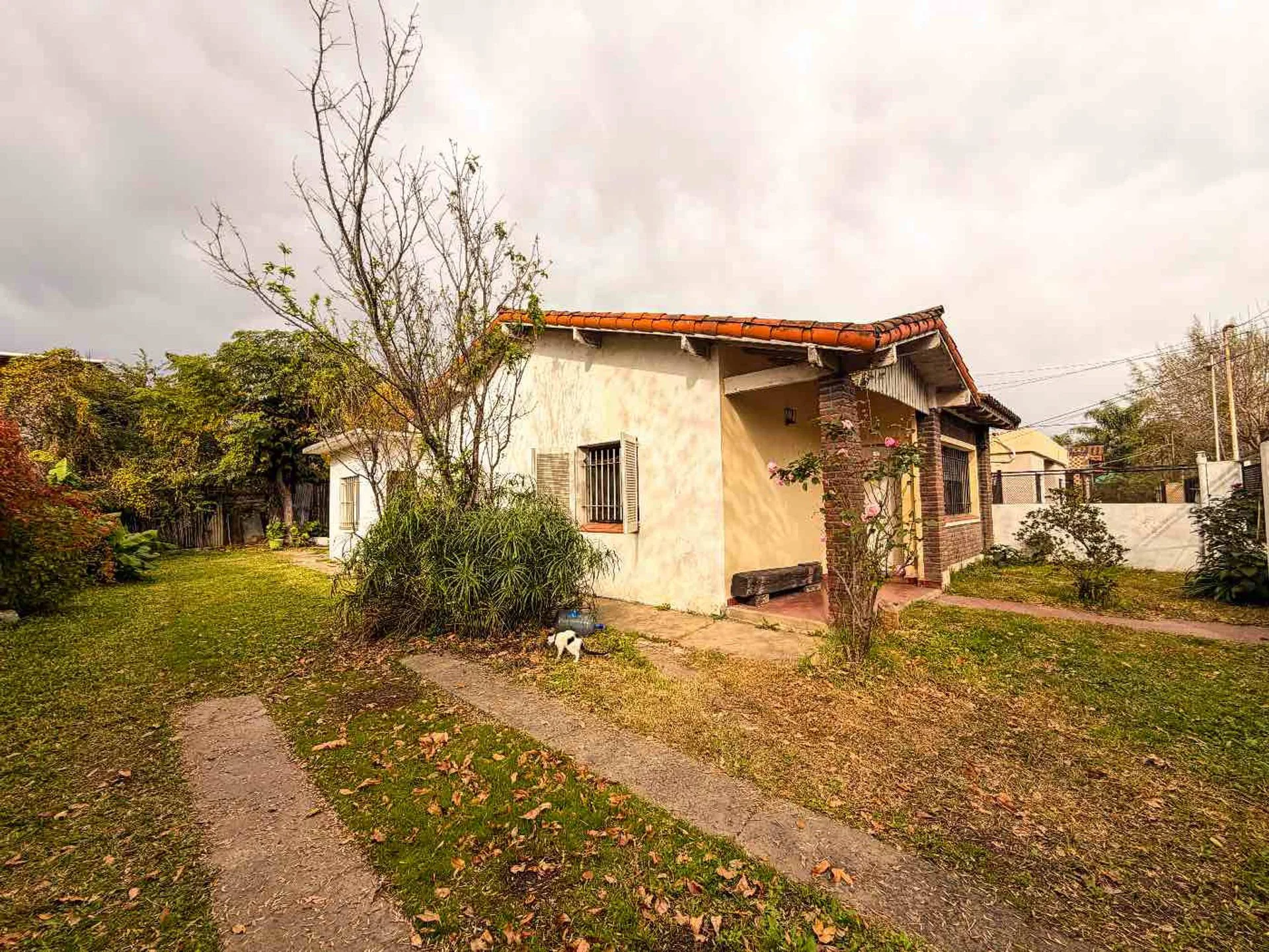 Casa a la venta troncos del talar lote propio.