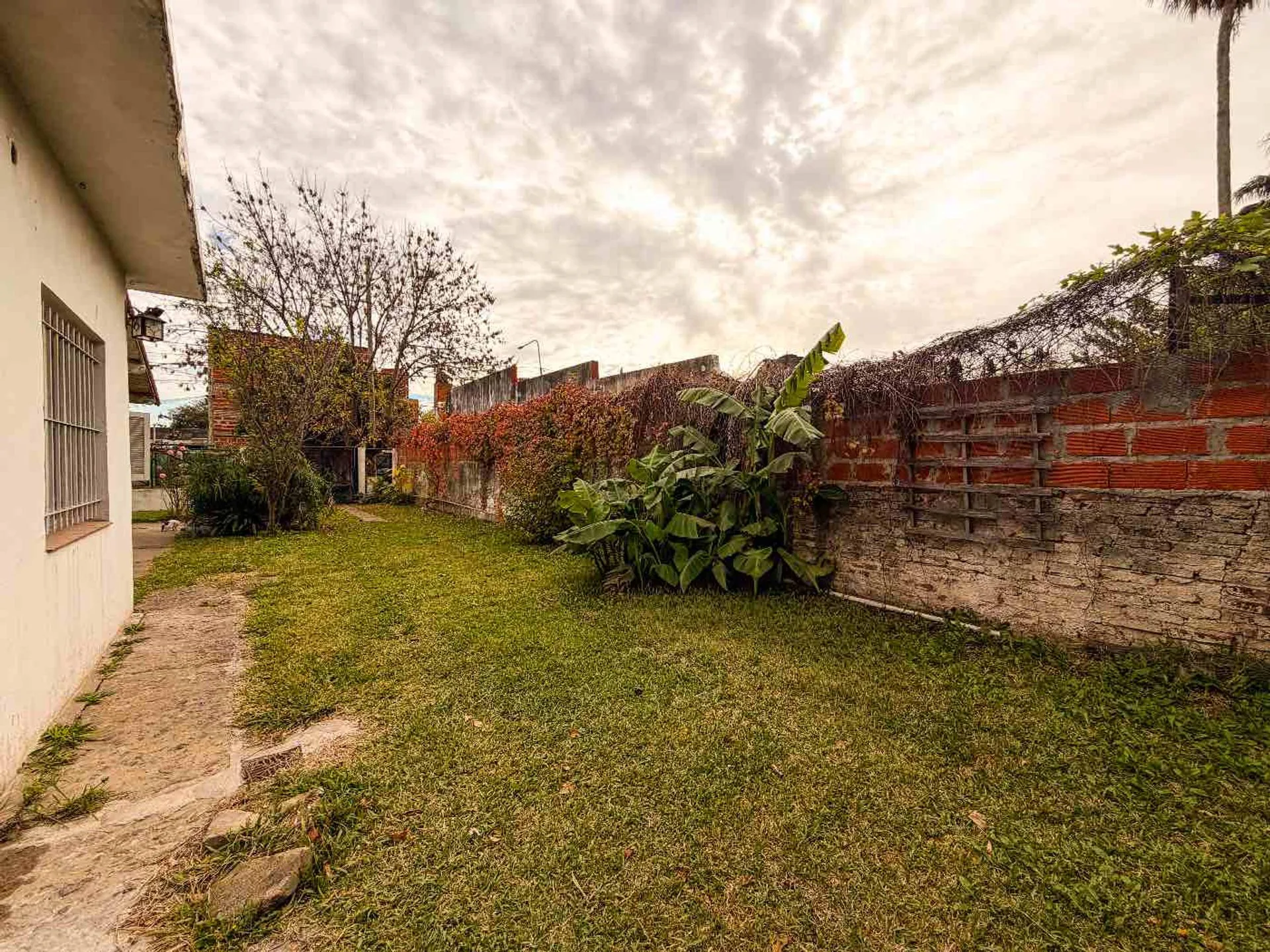 Casa a la venta troncos del talar lote propio. foto 4