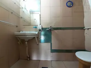 Departamento de un ambiente frente a la estación. foto 4