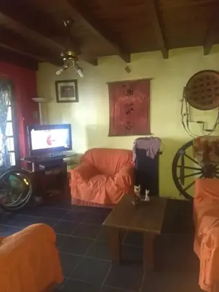 Excelente Propiedad de 4 Ambientes Zona el Triangulo Cochera doble cubierta foto 4