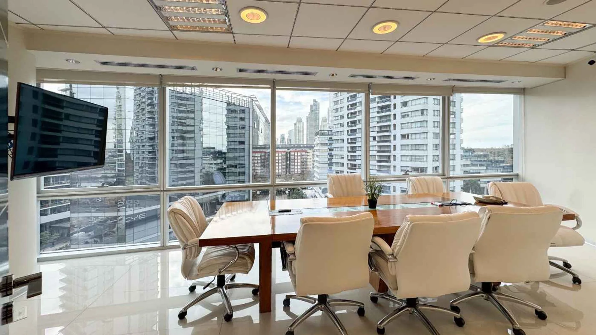 PISO DE OFICINAS/CENTRO MEDICO AAA MADERO HARBOUR foto 4