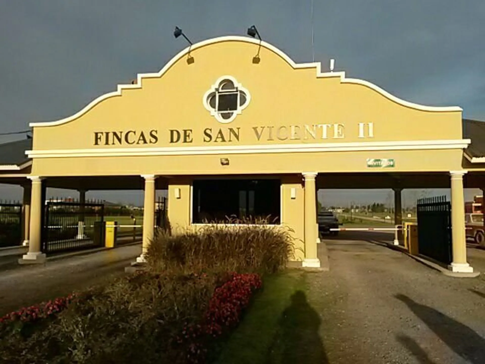 VENTA DE LOTE DE 2304 M2 EN FINCAS DE SAN VICENTE foto 2