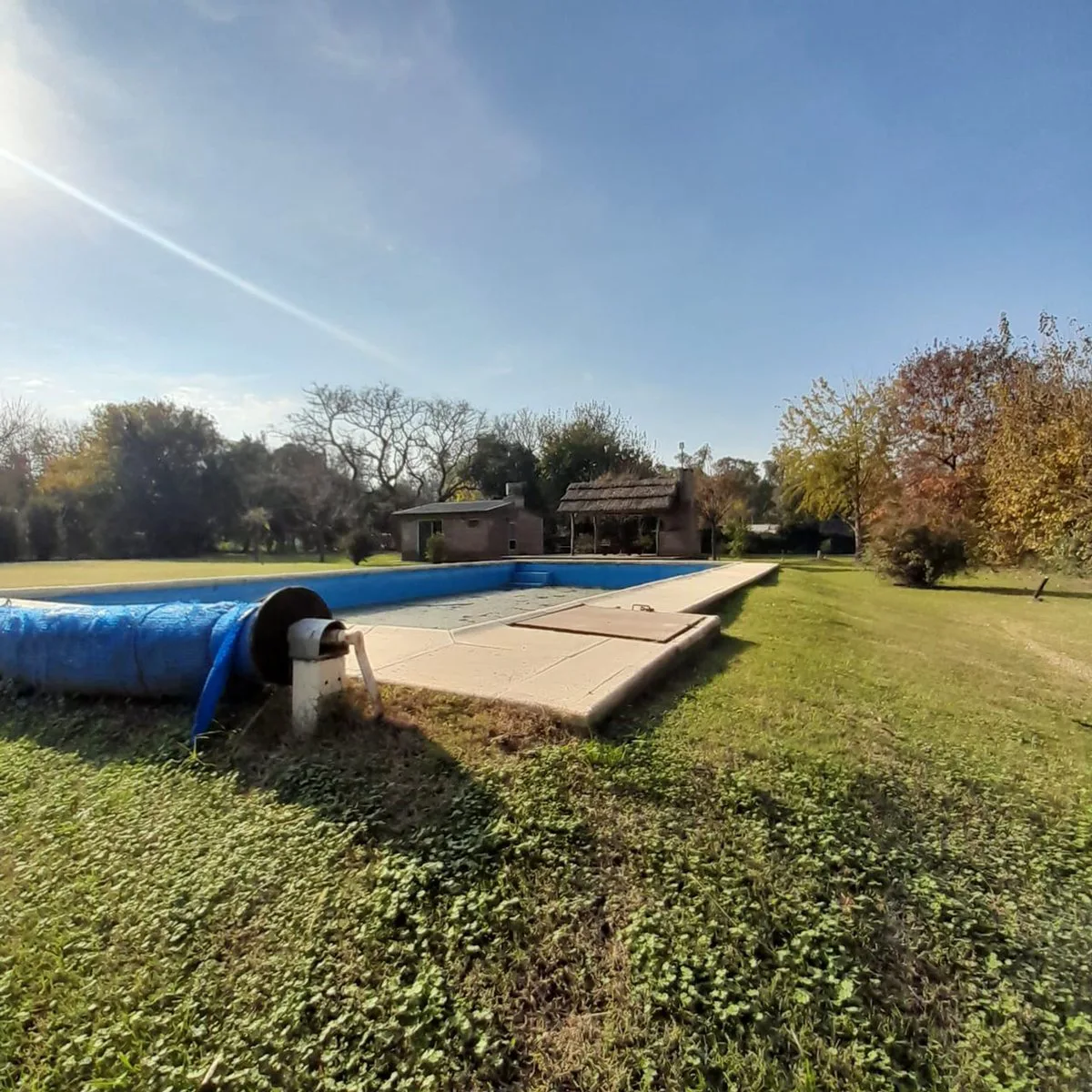 CASA CON AMPLISIMO TERRENO + PILETA foto 4
