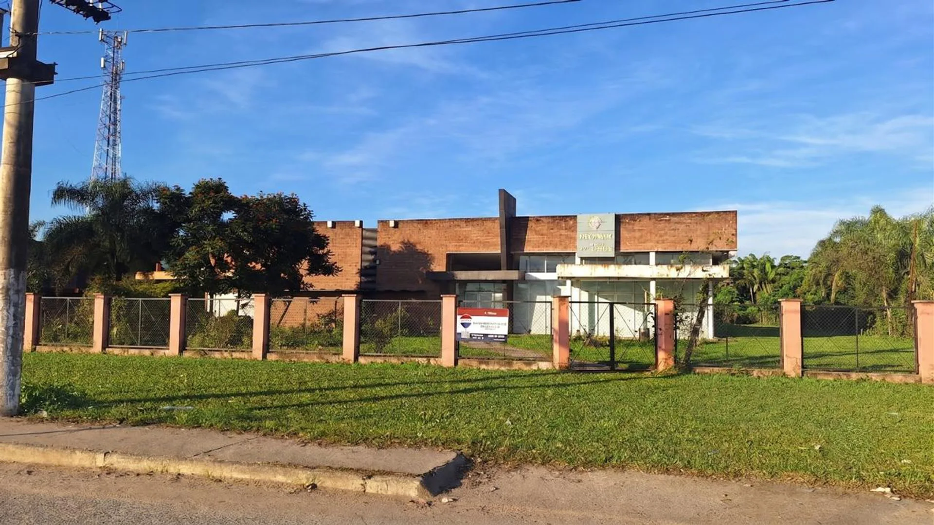 VENTA LOCAL COMERCIAL SOBRE RUTA 38 AGUILARES foto 2