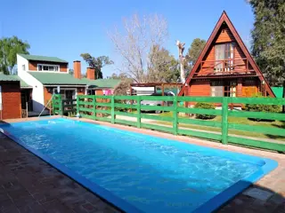 CASA EN VENTA 4 AMB MONTE + 2 CABAÑAS ALPINAS 871M foto 1