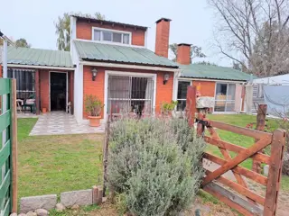 CASA EN VENTA 4 AMB MONTE + 2 CABAÑAS ALPINAS 871M foto 3