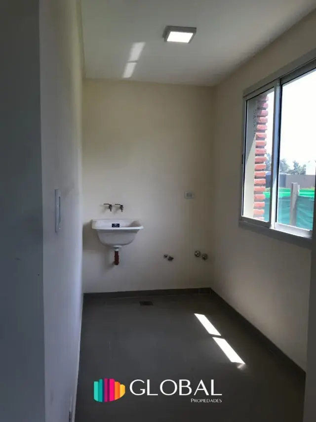 Casa a estrenar en uno de los countrys mas buscados de la Av. Constitución