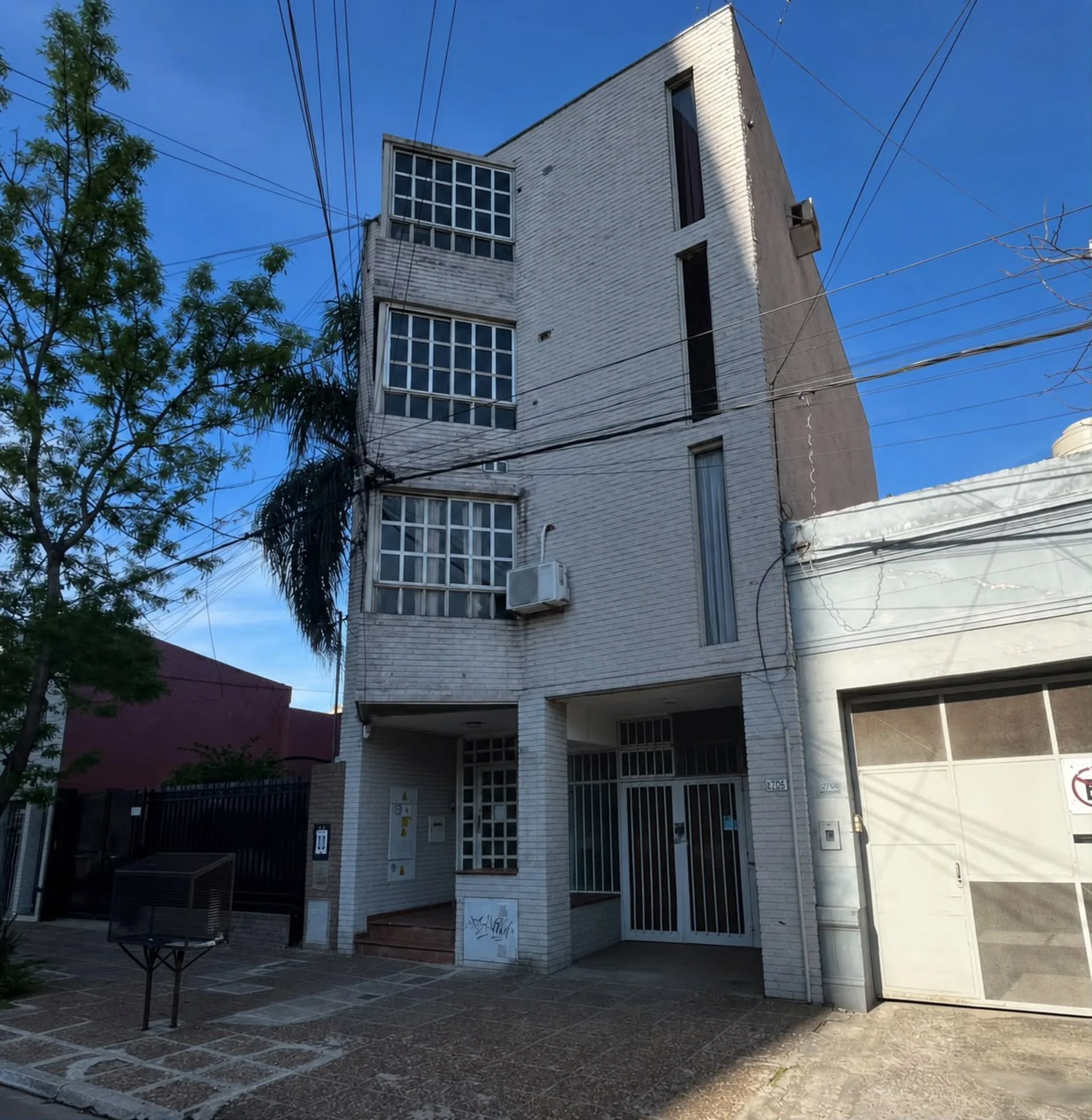 VENTA LOCAL COMERCIAL CENTRICO, AMPLIO CON PATIO foto 2