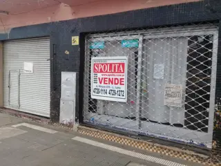 EXCELENTE LOCAL FRENTE 2 VIDRIERAS AL LADO DE COLEGIO. foto 2