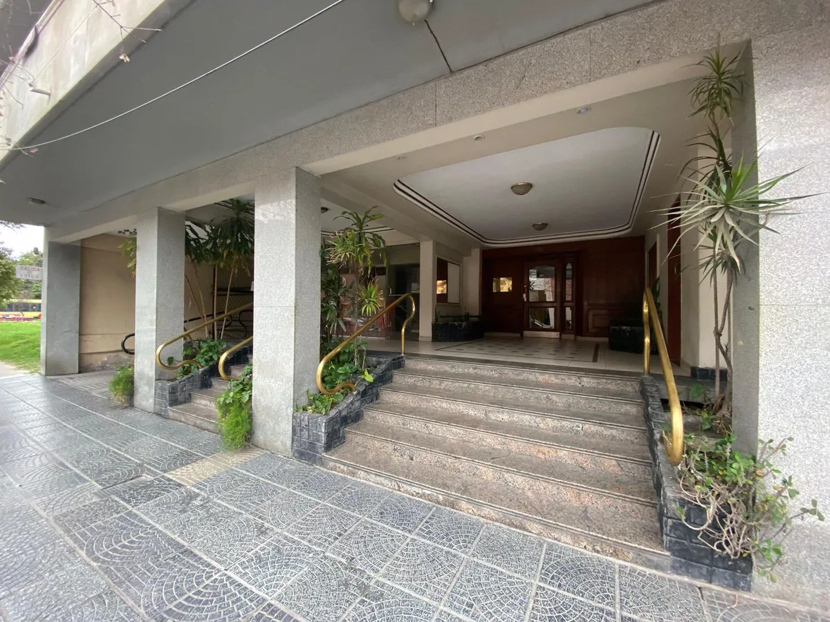VENTA DEPARTAMENTO 3 DORMITORIOS BARRIO SUR foto 2
