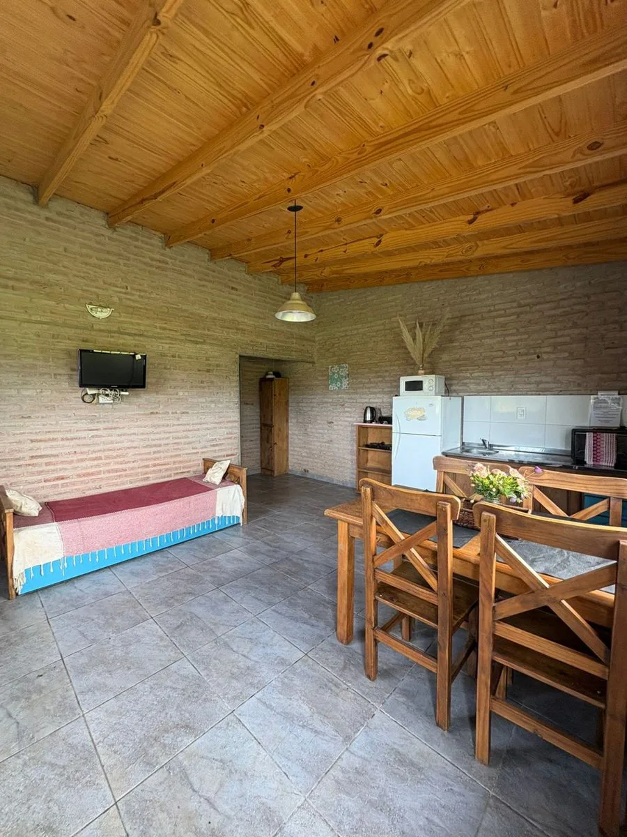 CASA EN VENTA 2 AMBIENTES LOBOS foto 2