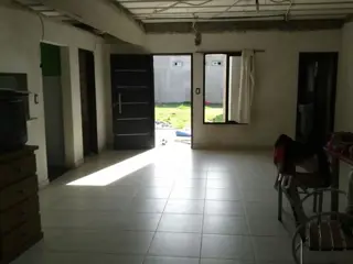 Casa Banfield este, BARILARI 2132 foto 3