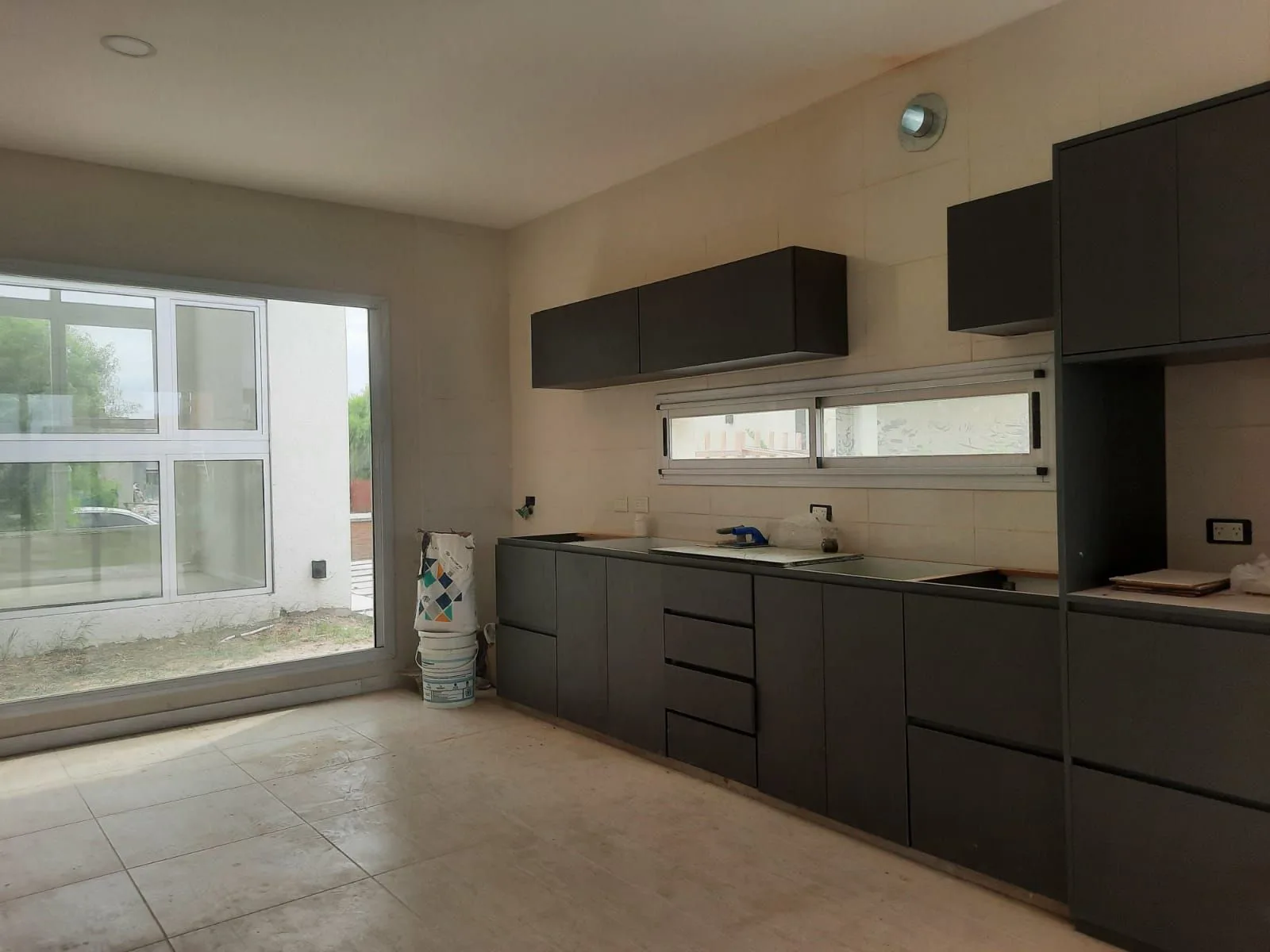 VTA CASA 3 DORM. 1 SUITE C/VEST. Lote de 550m²-Barrio Santa Elena foto 2