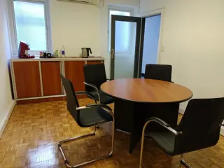 AMPLIA OFICINA COMERCIAL CON EXCELENTE UBICACIÓN foto 1
