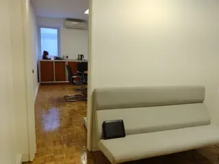 AMPLIA OFICINA COMERCIAL CON EXCELENTE UBICACIÓN foto 3