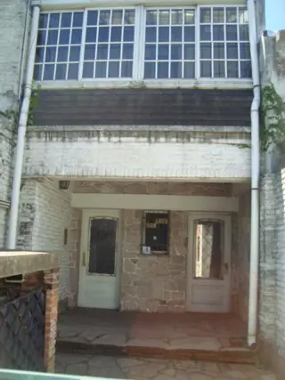 Burzaco: departamento amplio, tipo casa con patio y terraza foto 1