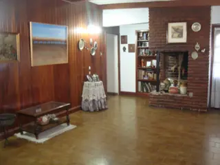 Burzaco: departamento amplio, tipo casa con patio y terraza foto 4