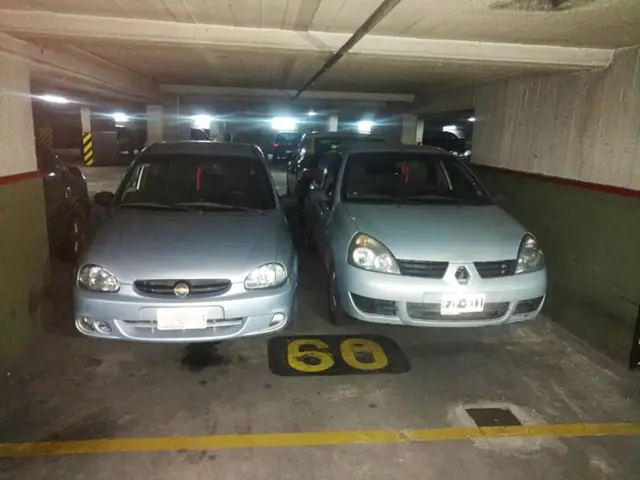 VENTA COCHERA DOBLE APTO 2 VEHICULOS MEDIANOS MICROCENTRO TRIBUNALES