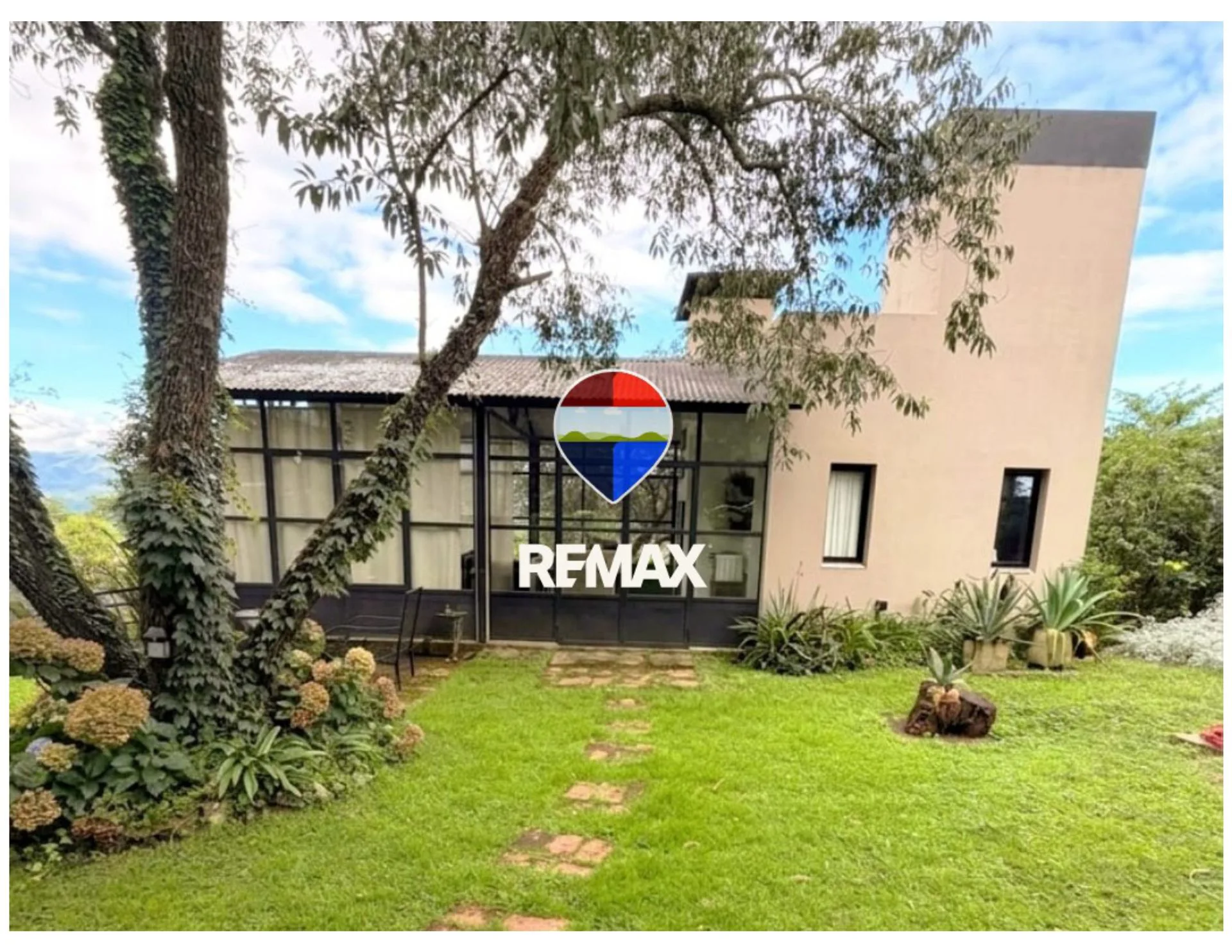Venta casa con pileta y quincho La Caldera foto 3