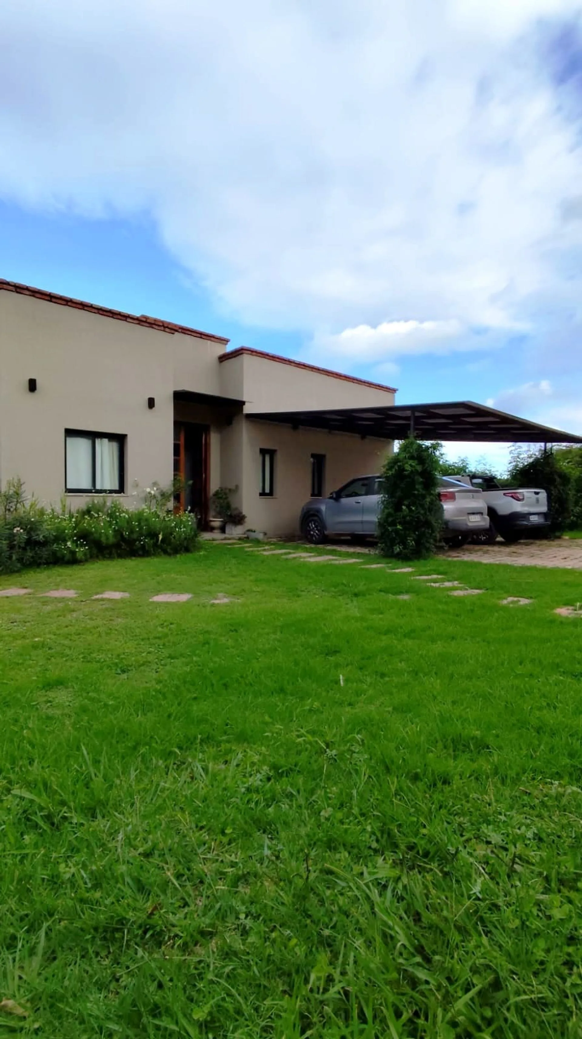 Venta casa con pileta y quincho La Caldera foto 5