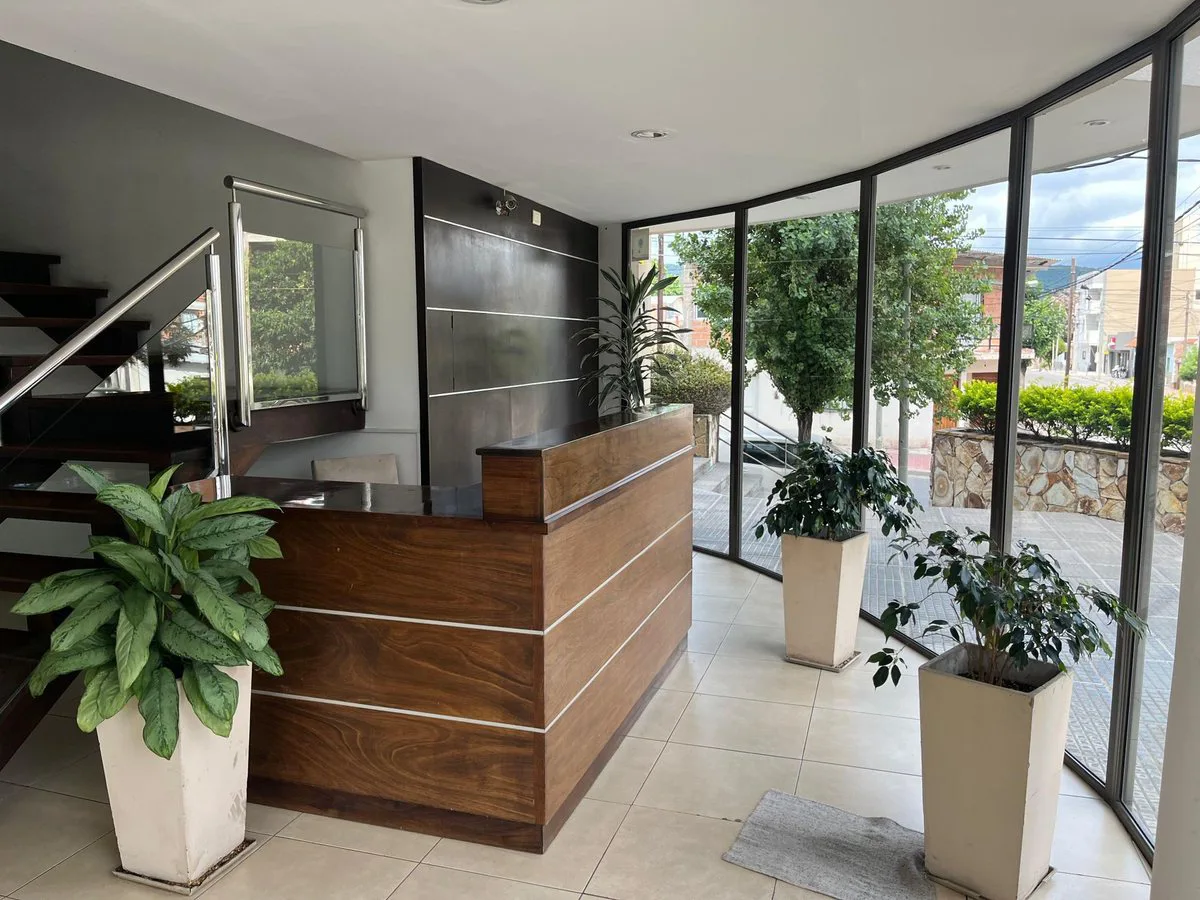 VENTA OFICINA DE 55 M2 FRENTE AL POPEYE ZONA NORTE foto 2