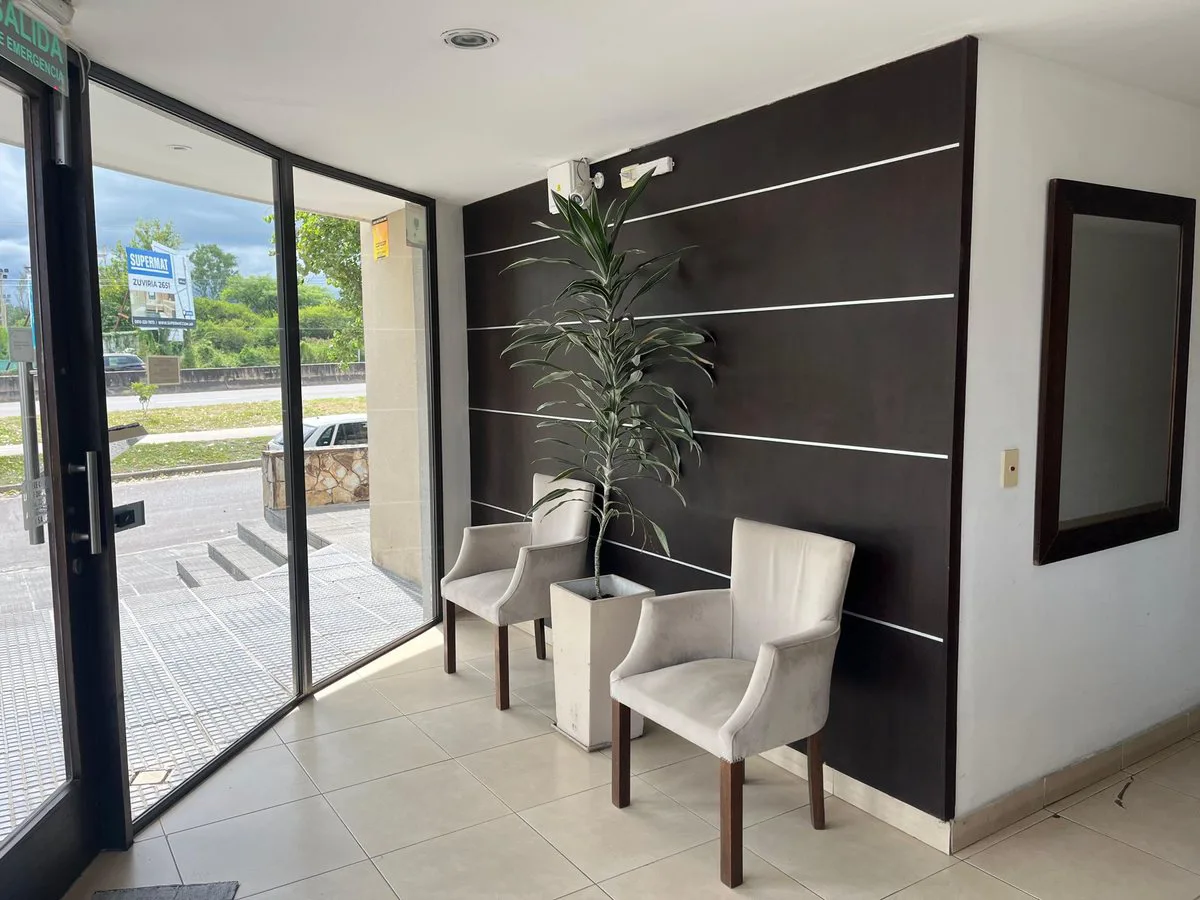 VENTA OFICINA DE 55 M2 FRENTE AL POPEYE ZONA NORTE foto 3