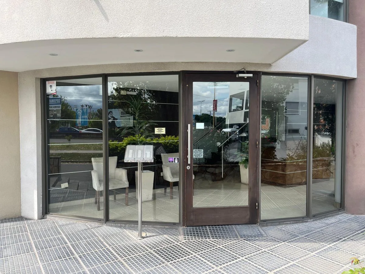 VENTA OFICINA DE 55 M2 FRENTE AL POPEYE ZONA NORTE foto 4
