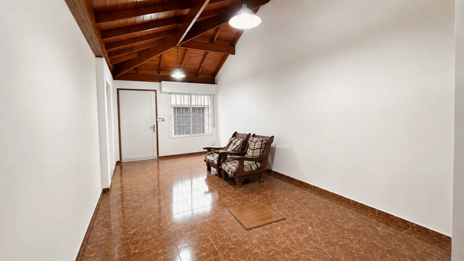 VENTA PH ATRAS 4 AMB C/DEPEND, QUINCHO y GARAGE foto 4