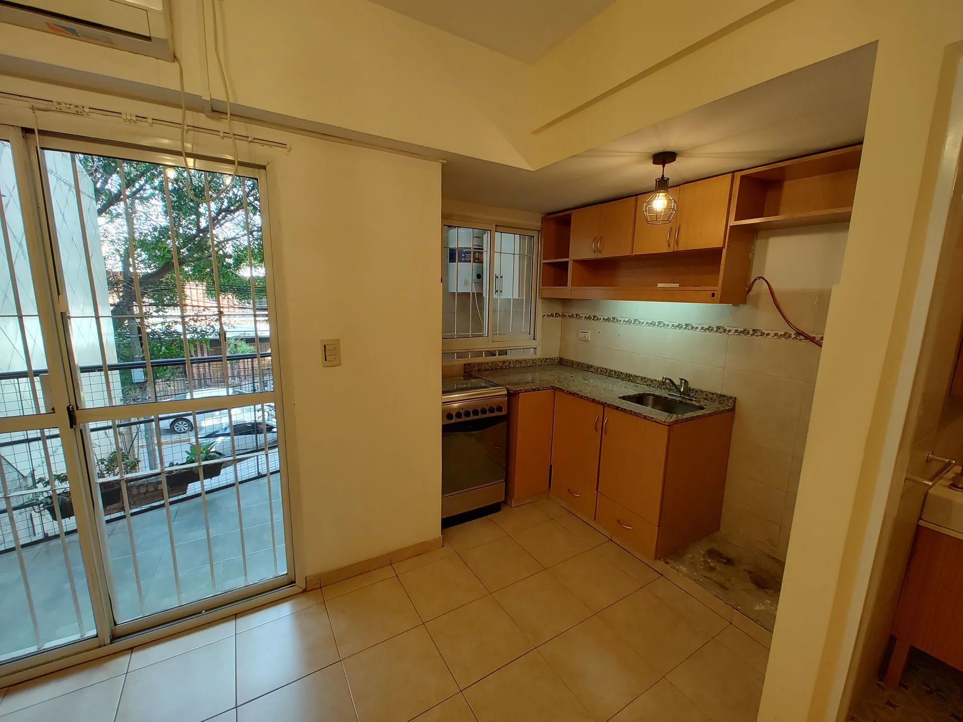 ALQUILER DEPARTAMENTO 2 AMBIENTES SANTOS LUGARES! foto 2