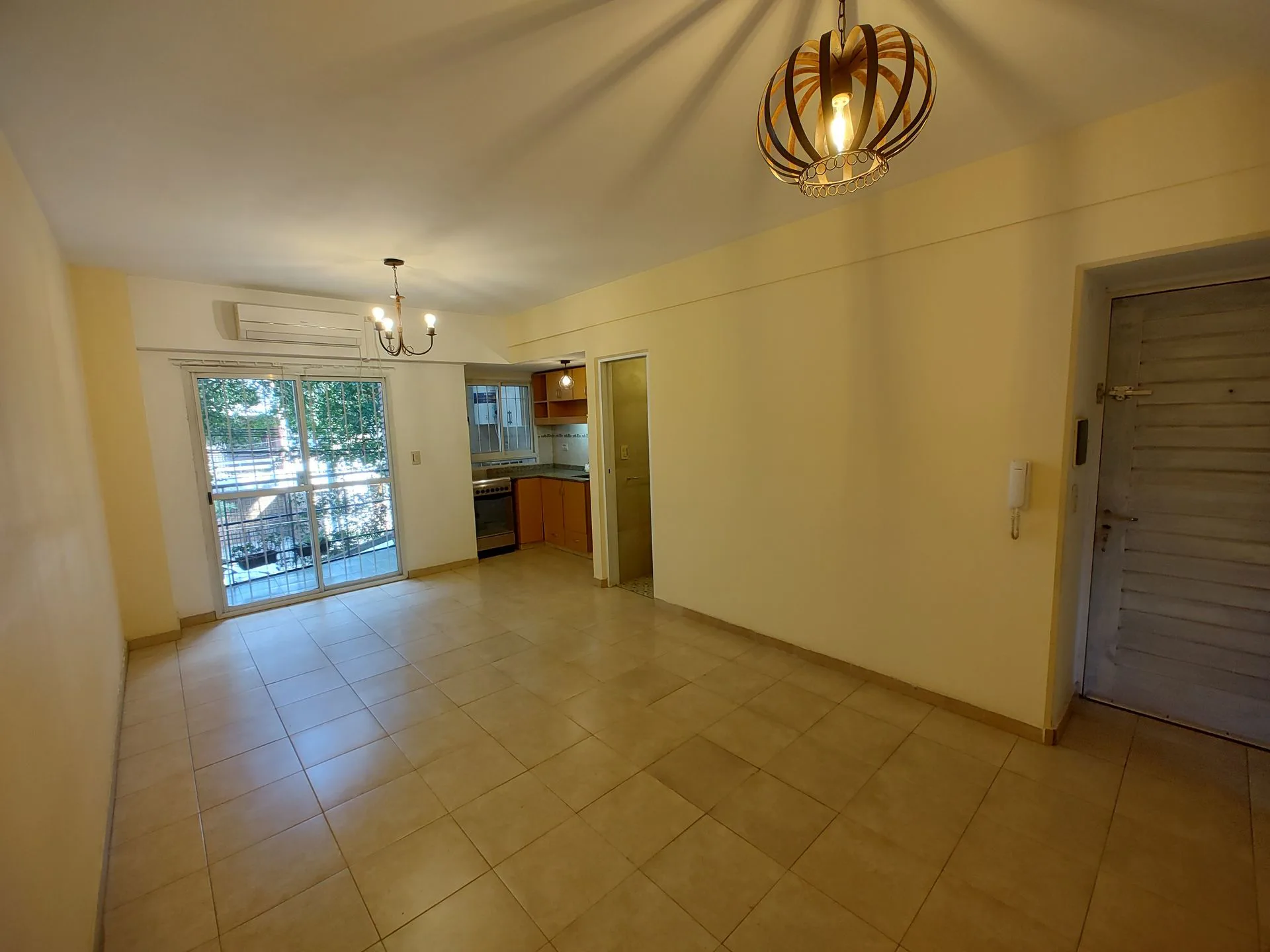 ALQUILER DEPARTAMENTO 2 AMBIENTES SANTOS LUGARES! foto 3
