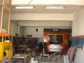 Nuevo valor VENTA Casa más galpón en Lomas del Mirador foto 3
