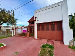 Casa 2 dormitorios. Berisso foto 1