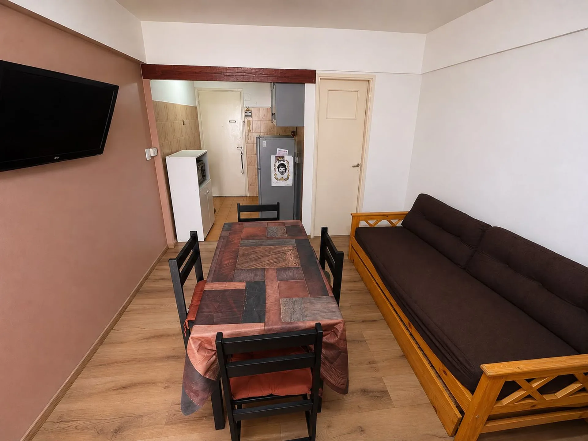 Vende Monoambiente amoblado zona Güemes foto 2