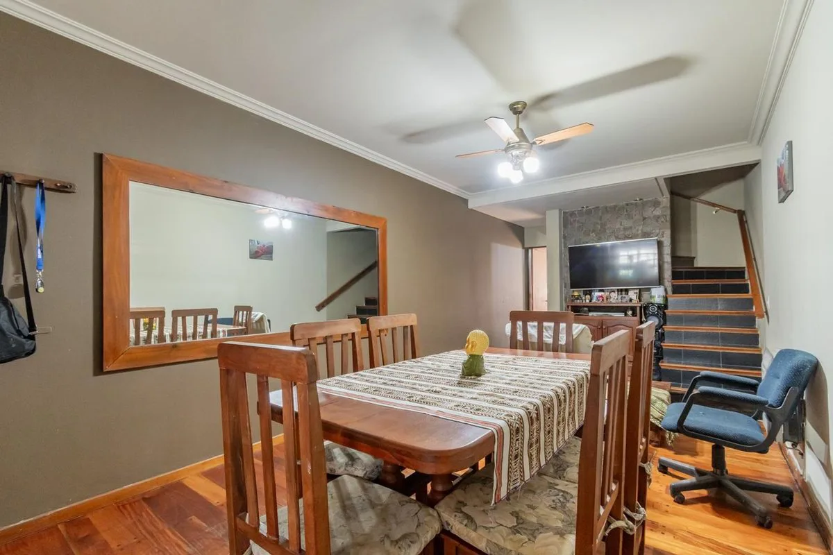 Venta triplex 4 amb con patio y parrilla en Ramos foto 2
