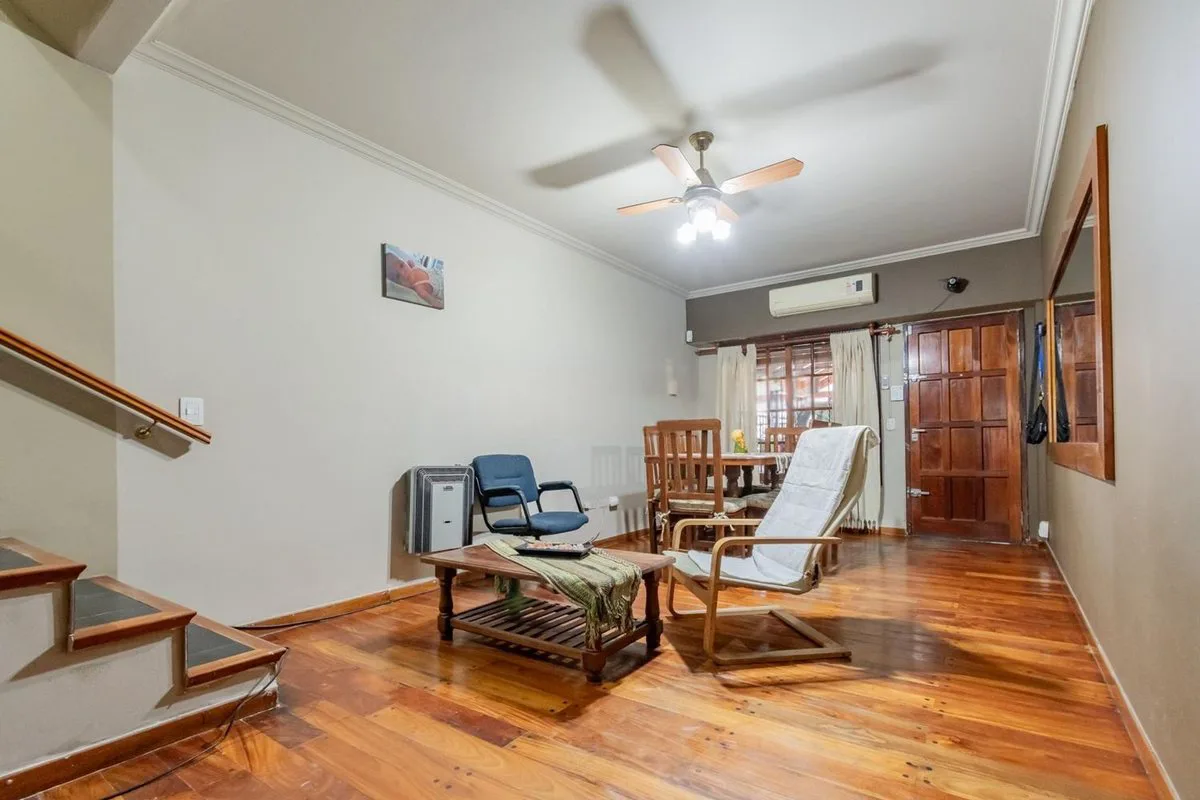 Venta triplex 4 amb con patio y parrilla en Ramos foto 3