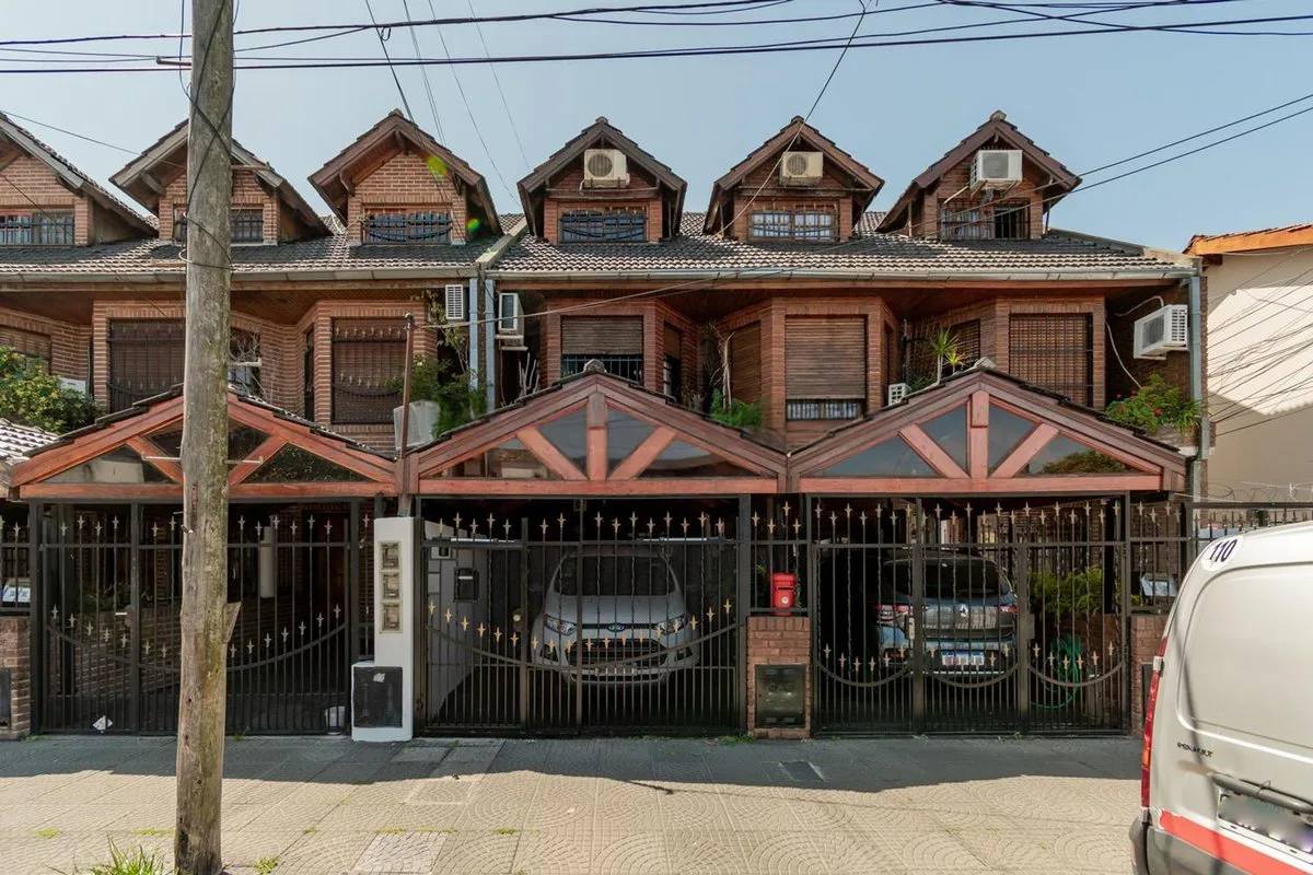 Venta triplex 4 amb con patio y parrilla en Ramos foto 4